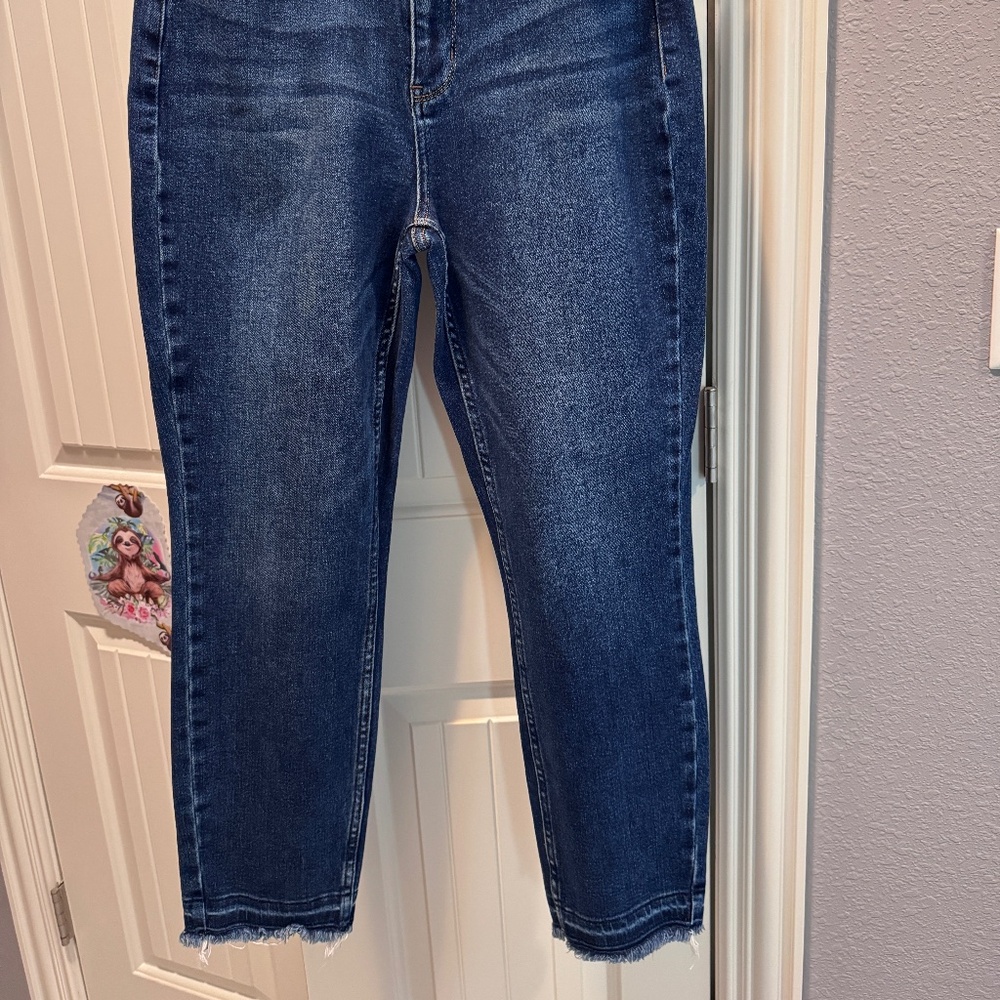 Judy Blue jeans~Size 11/30~frayed hem~excellent like new condition
